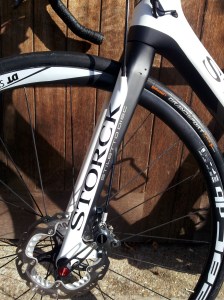 Neat hose routing on Storck fork